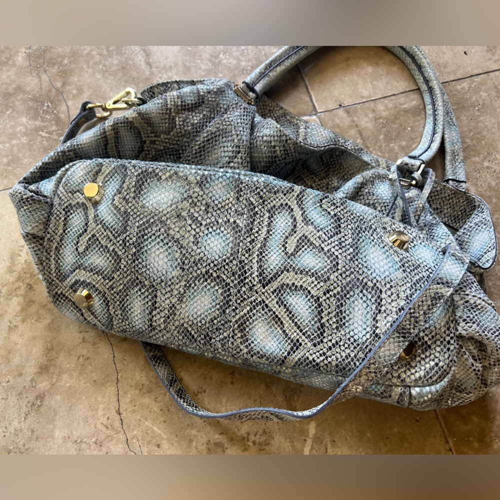 G.I.L.I. Snake-Embossed Gray & Black Hobo Bag - Picture 2 of 15